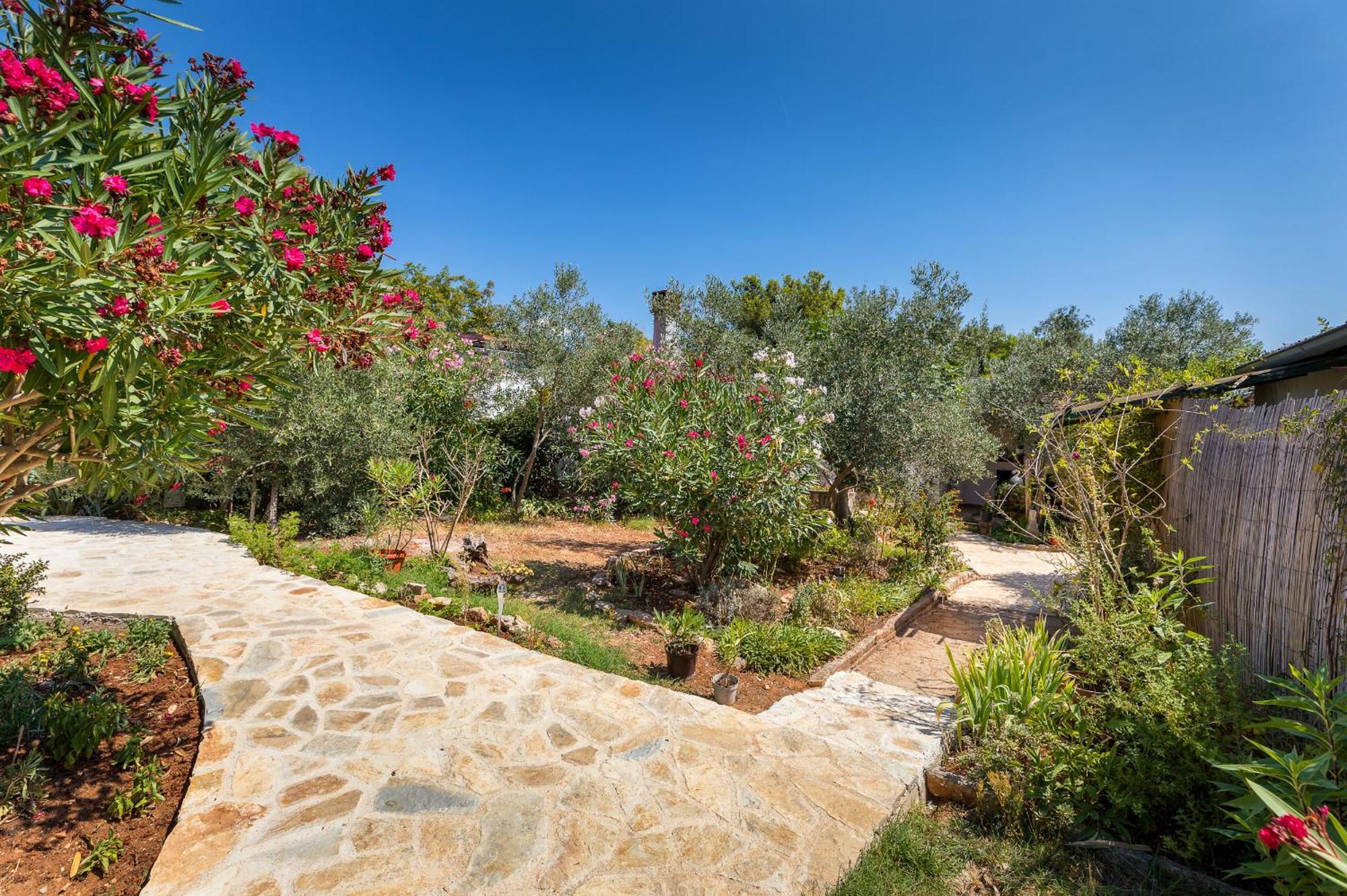 Casa De Flores, Ace Location - 100M From Bodinka Beach , Free Parking, Nature'S Heaven Peroj Exterior photo