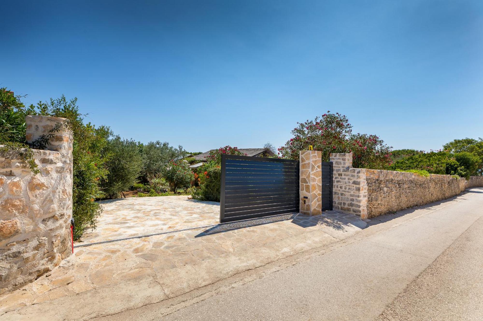 Casa De Flores, Ace Location - 100M From Bodinka Beach , Free Parking, Nature'S Heaven Peroj Exterior photo
